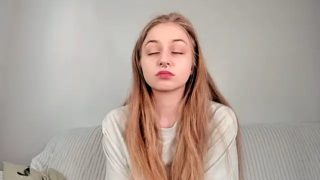 Snapshot of MiaMews chatting on April 2026 06:38:02 AM MiaMews online show from April 2026 06:38:02 AM