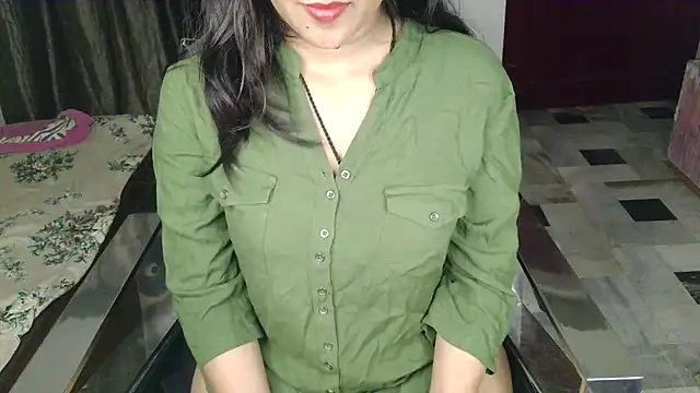 Snapshot of aarushi_sharmaa chatting on November 2025 04:38:01 PM aarushi sharmaa online show from November 2025 04:38:01 PM