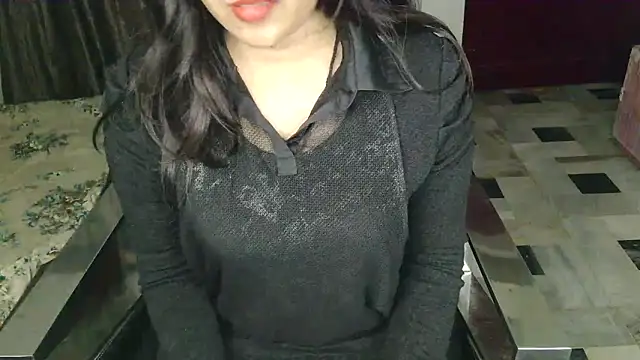 Snapshot of aarushi_sharmaa chatting on November 2025 05:24:02 PM aarushi sharmaa online show from November 2025 05:24:02 PM