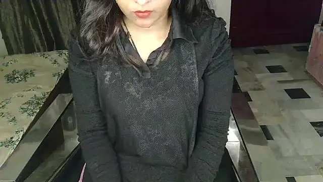 Snapshot of aarushi_sharmaa chatting on November 2025 03:47:01 PM aarushi sharmaa online show from November 2025 03:47:01 PM