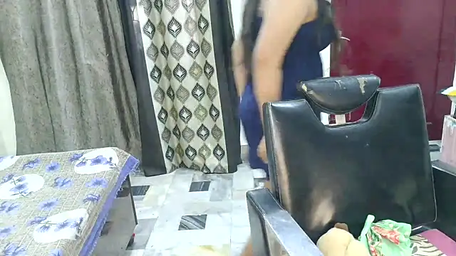 Snapshot of aarushi_sharmaa chatting on November 2025 04:26:02 AM aarushi sharmaa online show from November 2025 04:26:02 AM