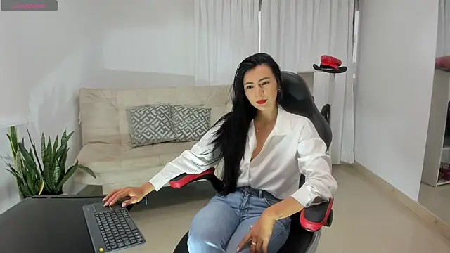 coniie jhons online show from February 2026 12:45:02 PM