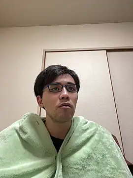 Snapshot of ryusei18570 chatting on February 2025 03:27:01 PM ryusei18570 online show from February 2025 03:27:01 PM