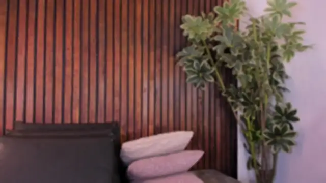 Jennmiiller  online show from November 2025 12:17:01 PM