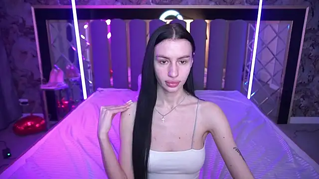 Snapshot of Snow_WhiteeeX chatting on April 2026 06:19:01 AM Snow WhiteeeX online show from April 2026 06:19:01 AM