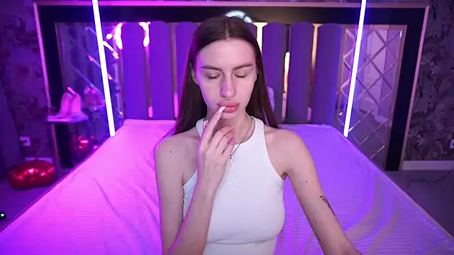 Snapshot of Snow_WhiteeeX chatting on April 2026 05:36:02 AM Snow WhiteeeX online show from April 2026 05:36:02 AM