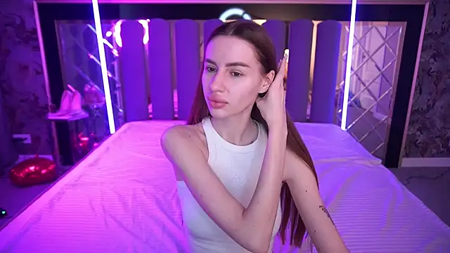 Snapshot of Snow_WhiteeeX chatting on April 2026 05:41:01 AM Snow WhiteeeX online show from April 2026 05:41:01 AM