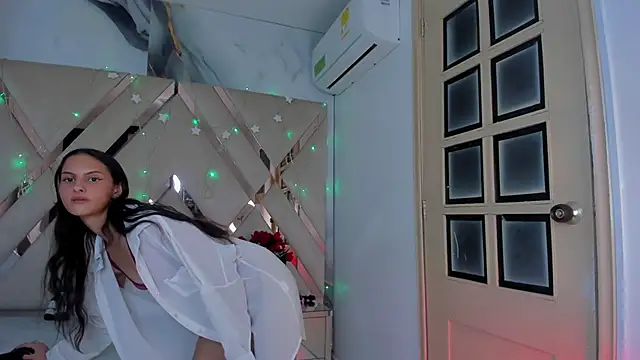 ninaht online show from December 2025 09:01:01 PM