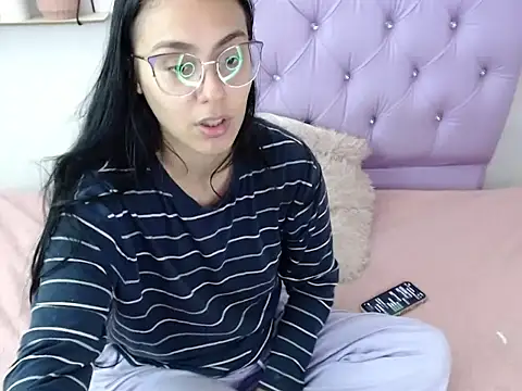 Freyja 01 online show from October 2025 02:32:01 AM