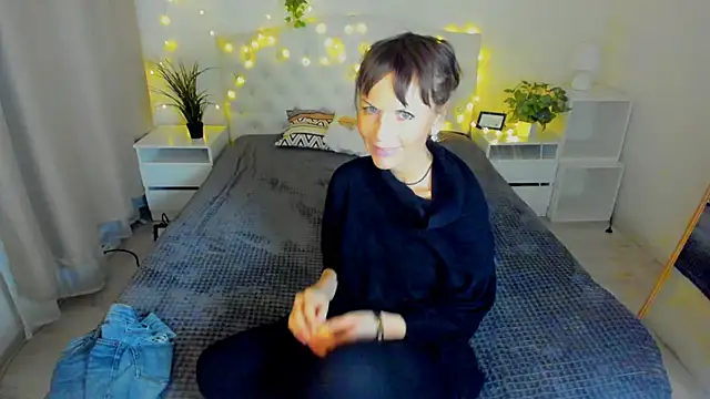 Elizabe th online show from January 2025 09:46:02 PM