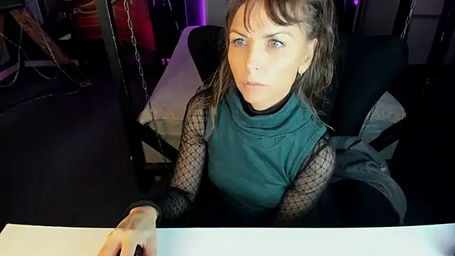 Elizabe th online show from February 2025 09:17:02 PM