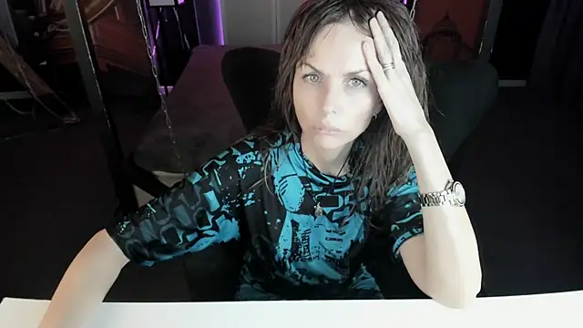 Elizabe th online show from March 2025 09:27:01 PM