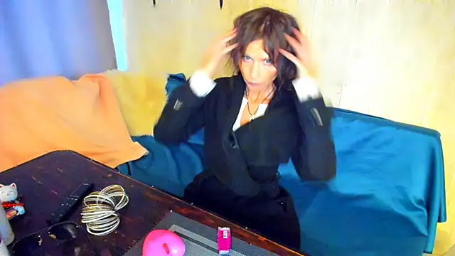 Snapshot of Elizabe_th chatting on June 2026 01:37:01 AM Elizabe th online show from June 2026 01:37:01 AM
