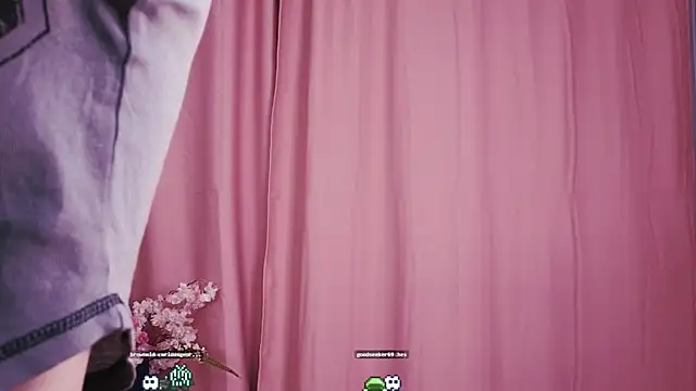 Snapshot of KimWilli chatting on January 2025 10:24:01 PM KimWilli online show from January 2025 10:24:01 PM