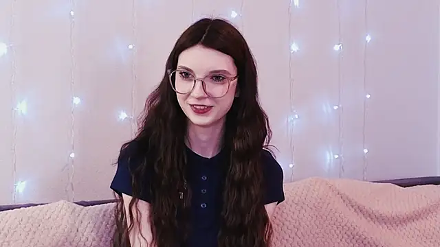 Snapshot of KimWilli chatting on January 2025 04:10:01 PM KimWilli online show from January 2025 04:10:01 PM