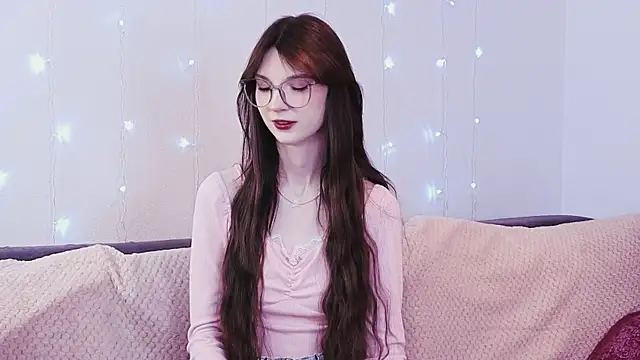 Snapshot of KimWilli chatting on January 2025 04:09:01 PM KimWilli online show from January 2025 04:09:01 PM