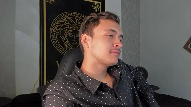 Snapshot of Desmon_Clark chatting on January 2025 07:49:01 PM Desmon Clark online show from January 2025 07:49:01 PM