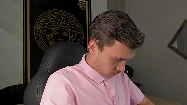 Snapshot of Desmon_Clark chatting on January 2025 08:48:01 PM Desmon Clark online show from January 2025 08:48:01 PM