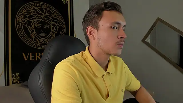 Snapshot of Desmon_Clark chatting on January 2025 03:13:01 AM Desmon Clark online show from January 2025 03:13:01 AM