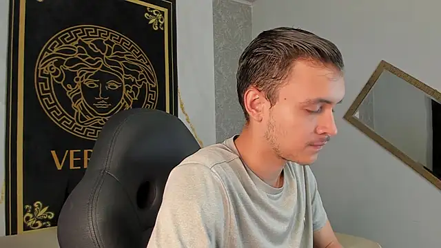 Snapshot of Desmon_Clark chatting on January 2025 12:39:01 AM Desmon Clark online show from January 2025 12:39:01 AM