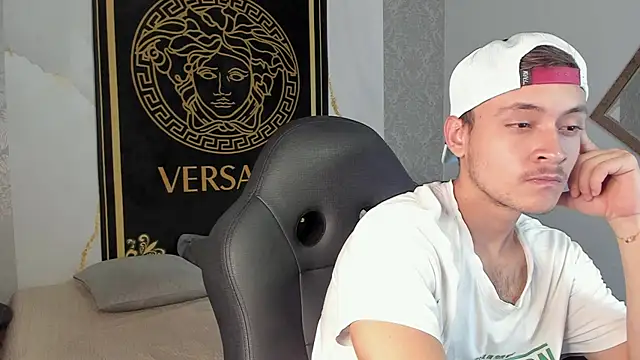 Snapshot of Desmon_Clark chatting on January 2025 01:45:02 AM Desmon Clark online show from January 2025 01:45:02 AM