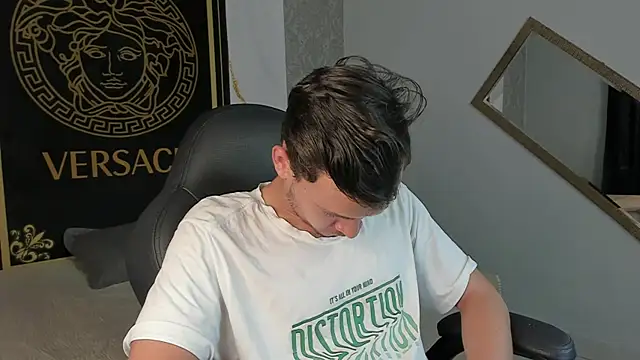 Snapshot of Desmon_Clark chatting on January 2025 04:50:02 AM Desmon Clark online show from January 2025 04:50:02 AM