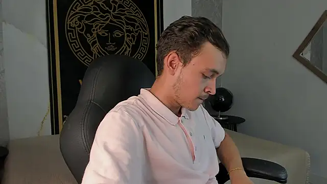 Snapshot of Desmon_Clark chatting on January 2025 12:43:02 AM Desmon Clark online show from January 2025 12:43:02 AM