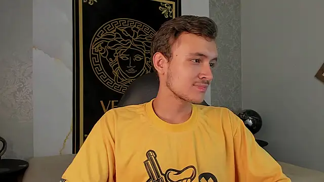 Snapshot of Desmon_Clark chatting on January 2025 09:22:01 PM Desmon Clark online show from January 2025 09:22:01 PM