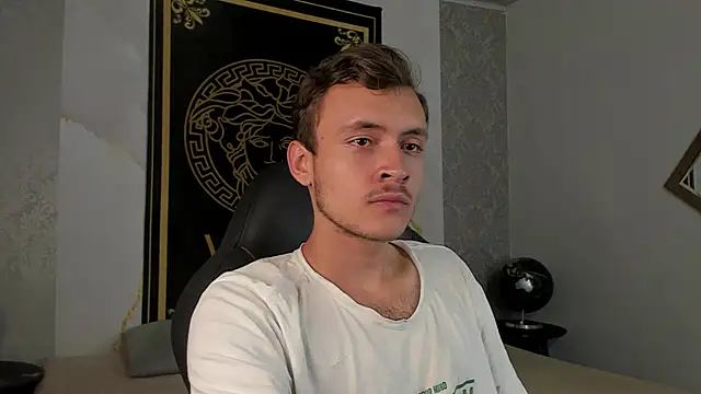 Snapshot of Desmon_Clark chatting on January 2025 09:29:01 PM Desmon Clark online show from January 2025 09:29:01 PM