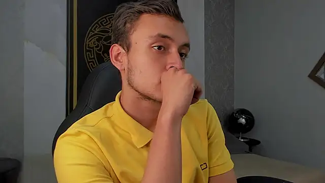 Snapshot of Desmon_Clark chatting on January 2025 06:23:02 AM Desmon Clark online show from January 2025 06:23:02 AM