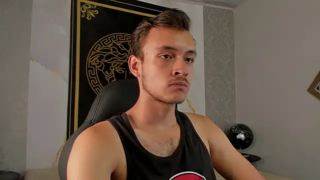 Snapshot of Desmon_Clark chatting on January 2025 11:29:01 PM Desmon Clark online show from January 2025 11:29:01 PM