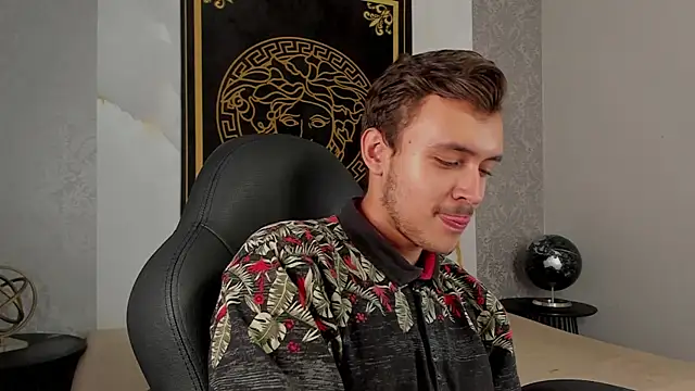 Snapshot of Desmon_Clark chatting on January 2025 09:33:01 PM Desmon Clark online show from January 2025 09:33:01 PM