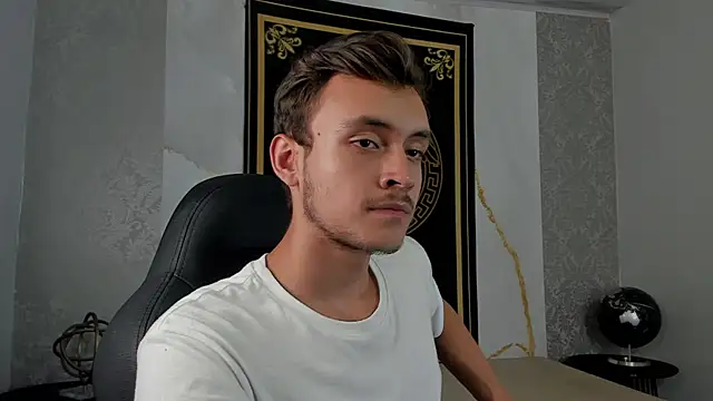 Snapshot of Desmon_Clark chatting on January 2025 10:11:02 PM Desmon Clark online show from January 2025 10:11:02 PM