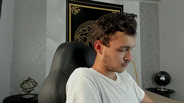 Snapshot of Desmon_Clark chatting on January 2025 01:22:02 AM Desmon Clark online show from January 2025 01:22:02 AM