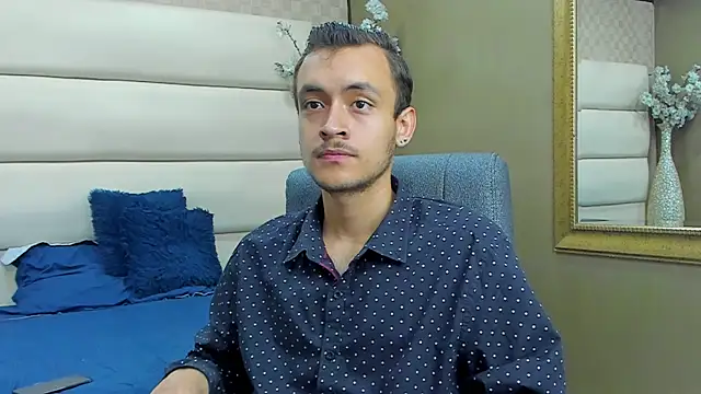 Snapshot of Desmon_Clark chatting on January 2025 07:04:02 PM Desmon Clark online show from January 2025 07:04:02 PM