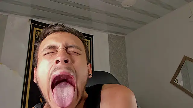 Snapshot of Desmon_Clark chatting on January 2025 10:52:02 PM Desmon Clark online show from January 2025 10:52:02 PM