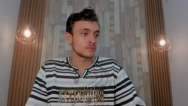 Snapshot of Desmon_Clark chatting on February 2025 04:56:02 AM Desmon Clark online show from February 2025 04:56:02 AM