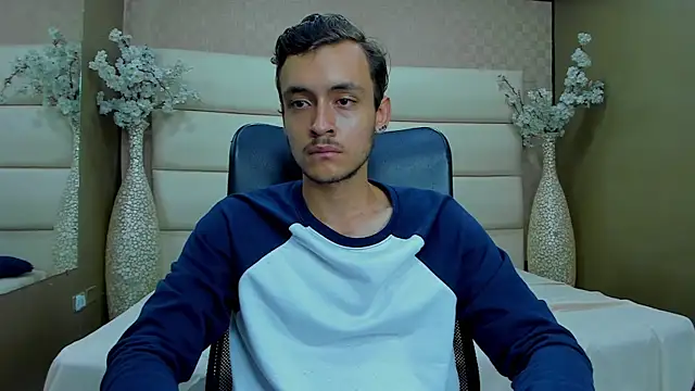 Snapshot of Desmon_Clark chatting on February 2025 06:04:01 AM Desmon Clark online show from February 2025 06:04:01 AM