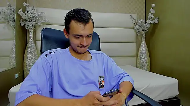 Snapshot of Desmon_Clark chatting on February 2025 07:14:02 PM Desmon Clark online show from February 2025 07:14:02 PM