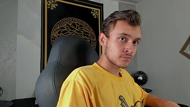 Snapshot of Desmon_Clark chatting on February 2025 09:41:02 PM Desmon Clark online show from February 2025 09:41:02 PM