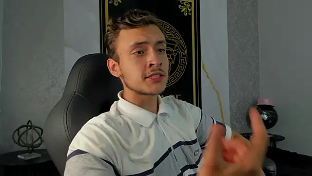 Snapshot of Desmon_Clark chatting on February 2025 10:12:01 PM Desmon Clark online show from February 2025 10:12:01 PM