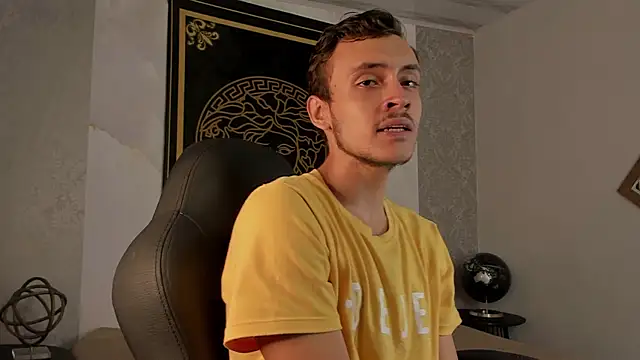 Snapshot of Desmon_Clark chatting on February 2025 07:59:02 PM Desmon Clark online show from February 2025 07:59:02 PM