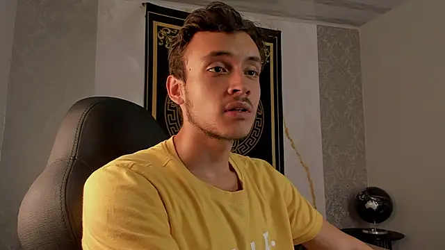 Snapshot of Desmon_Clark chatting on February 2025 11:24:01 PM Desmon Clark online show from February 2025 11:24:01 PM