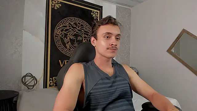 Snapshot of Desmon_Clark chatting on February 2025 11:46:02 PM Desmon Clark online show from February 2025 11:46:02 PM