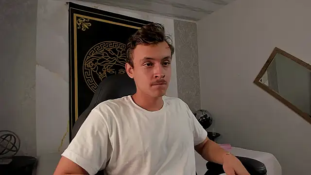 Snapshot of Desmon_Clark chatting on February 2025 07:59:01 PM Desmon Clark online show from February 2025 07:59:01 PM