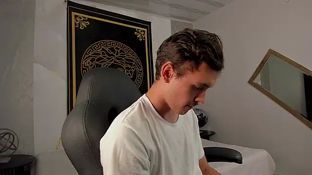 Snapshot of Desmon_Clark chatting on February 2025 11:22:02 PM Desmon Clark online show from February 2025 11:22:02 PM