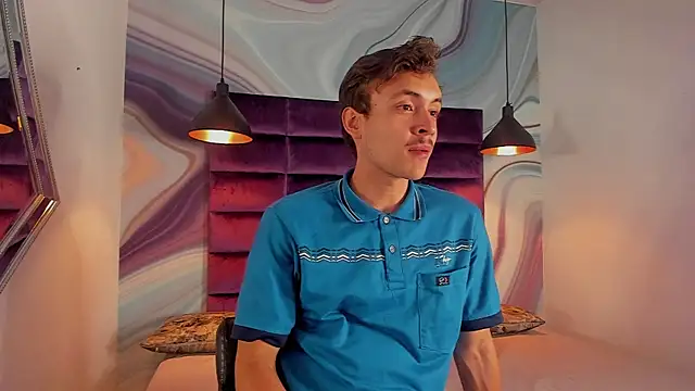 Snapshot of Desmon_Clark chatting on February 2025 04:00:02 AM Desmon Clark online show from February 2025 04:00:02 AM