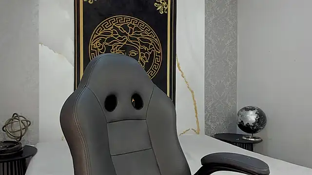 Snapshot of Desmon_Clark chatting on February 2025 10:20:02 PM Desmon Clark online show from February 2025 10:20:02 PM