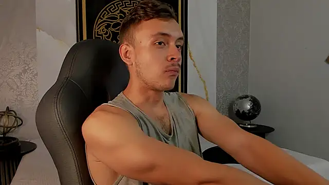 Snapshot of Desmon_Clark chatting on February 2025 04:47:01 AM Desmon Clark online show from February 2025 04:47:01 AM