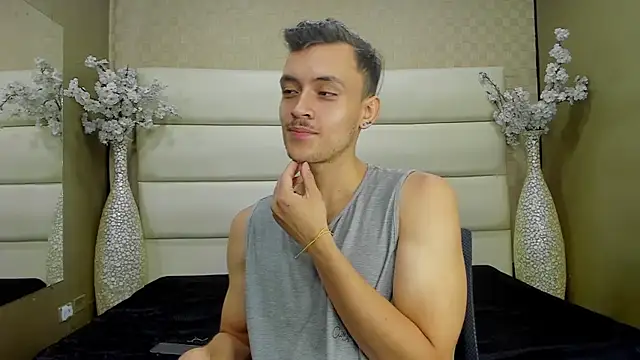 Snapshot of Desmon_Clark chatting on February 2025 04:24:02 PM Desmon Clark online show from February 2025 04:24:02 PM